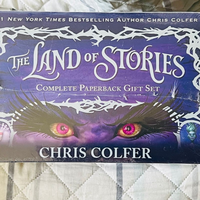 The Land of Stories Complete Paperback Gift Set