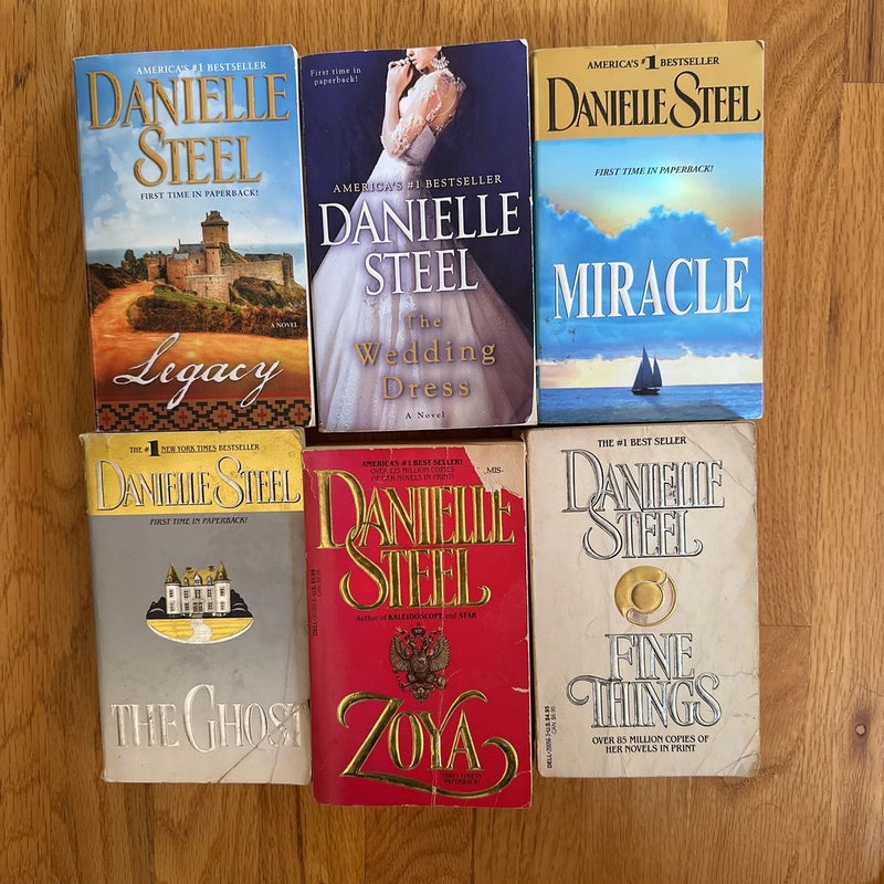 Lot of 6 Danielle Steel paperback books 
