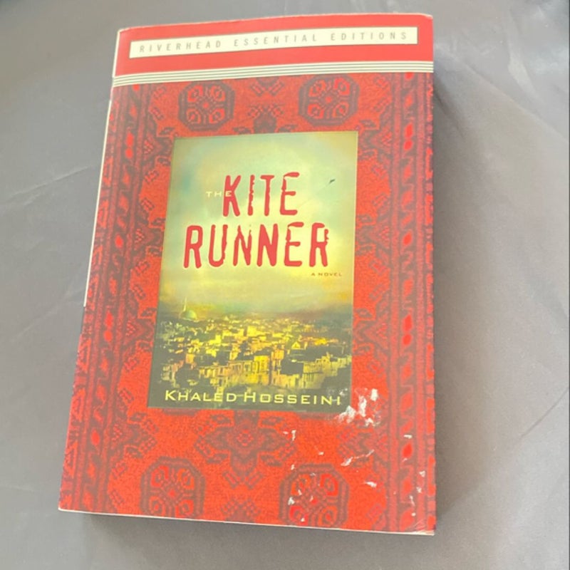 The Kite Runner (Essential Edition)