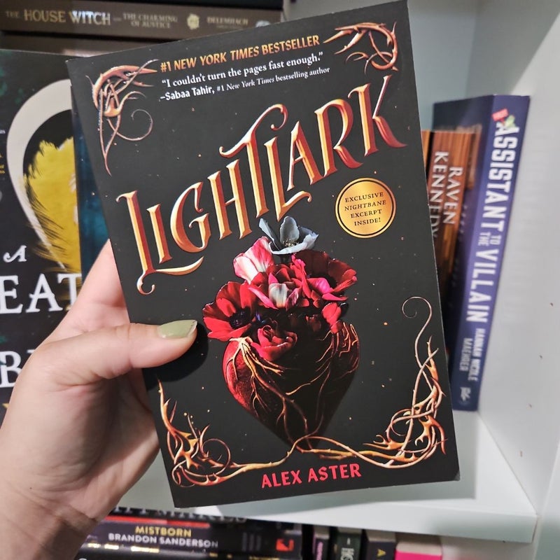 Lightlark (the Lightlark Saga Book 1)