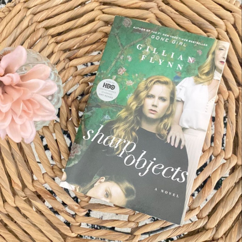 Sharp Objects (Movie Tie-In)