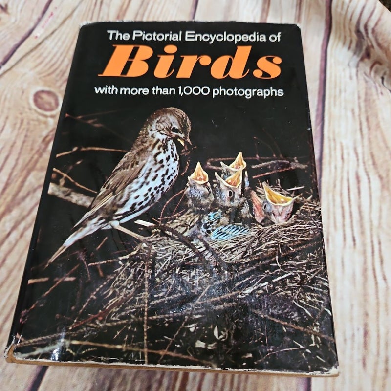 The pictorial encyclopedia of birds 