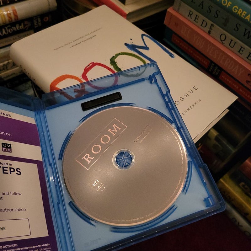 Room book + blu-ray disc