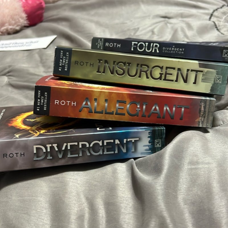 Divergent Series Four-Book Paperback Box Set