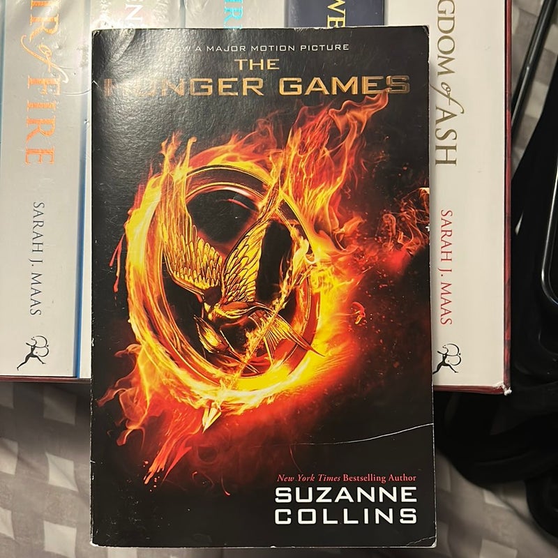 The Hunger game trilogy box set by Suzanne Collins English and paperback