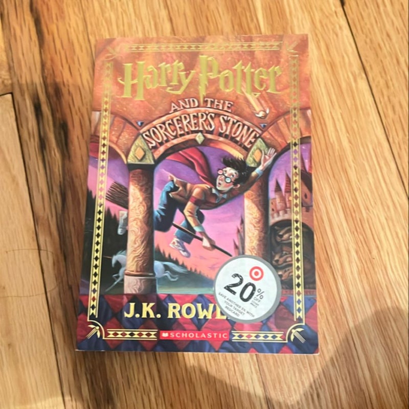 Harry Potter and the Sorcerer's Stone (Harry Potter, Book 1)