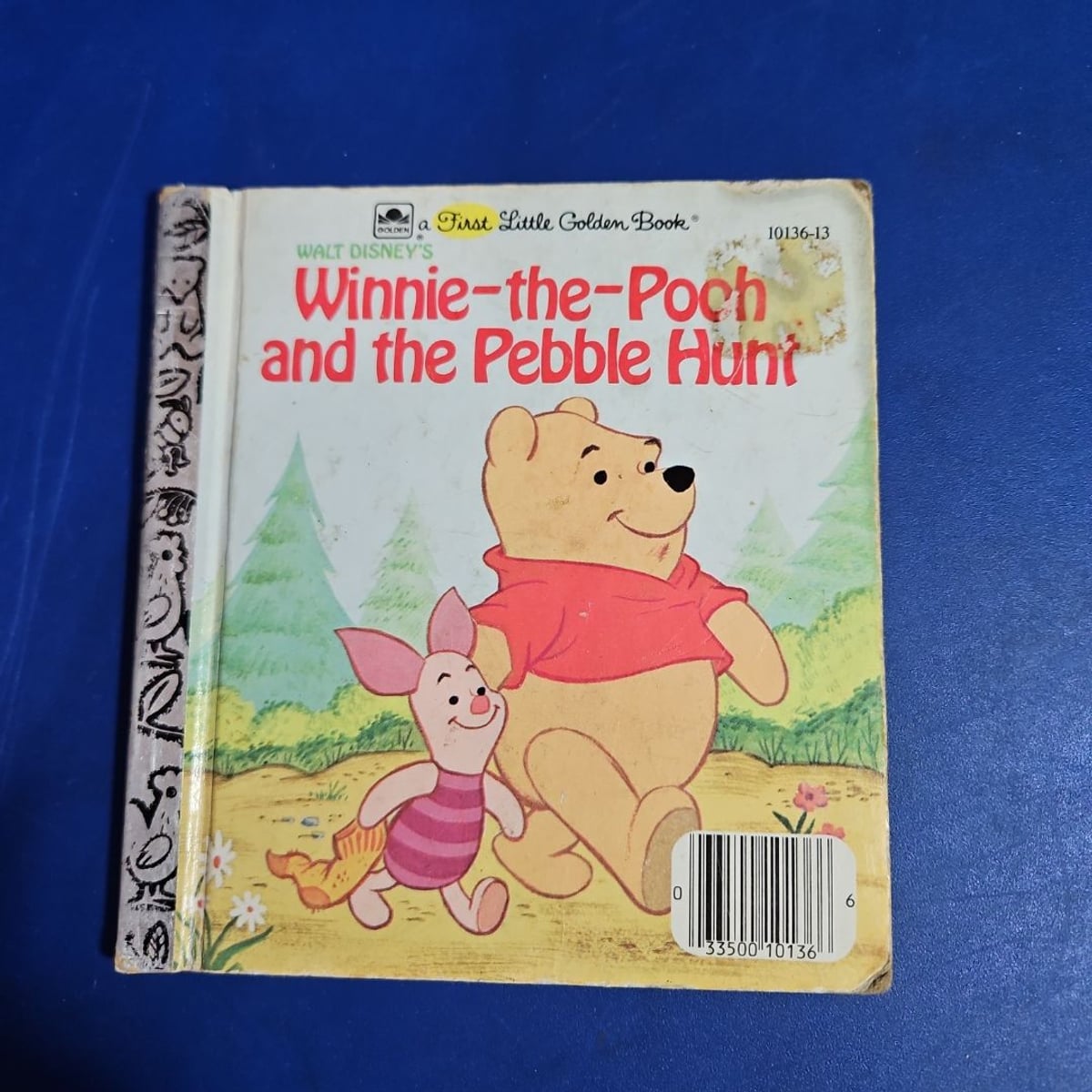 Walt Disney's Winnie the Pooh and the Pebble Hunt by Alan Alexander Milne