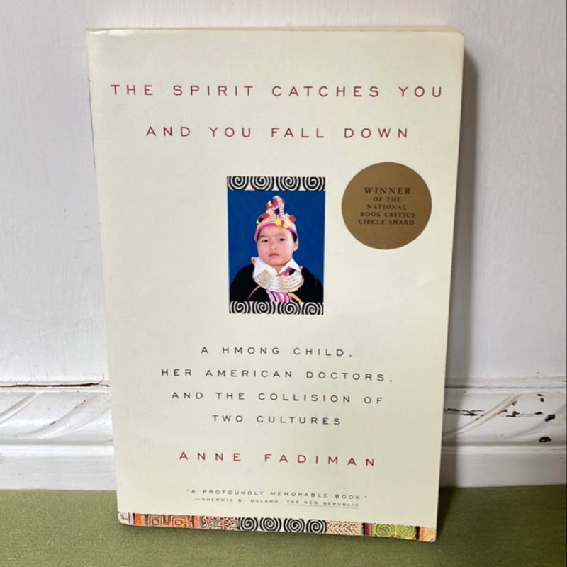 洋書 The Spirit Catches You And You Fall Down The Spirit Catches You and You Fall Down: A Hmong Child, Her