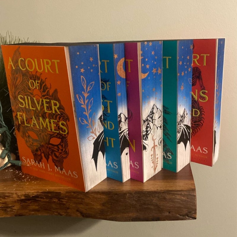 A Court of Thorns and Roses Paperback Box Set (5 Books)