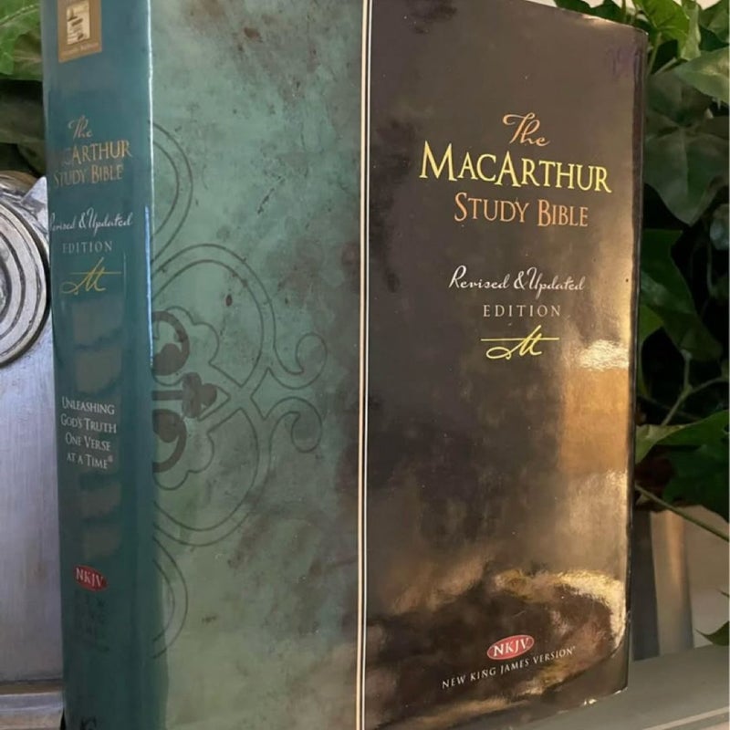 NKJV The MacArthur Study Bible 1997 - revised and updated Hardcover edition