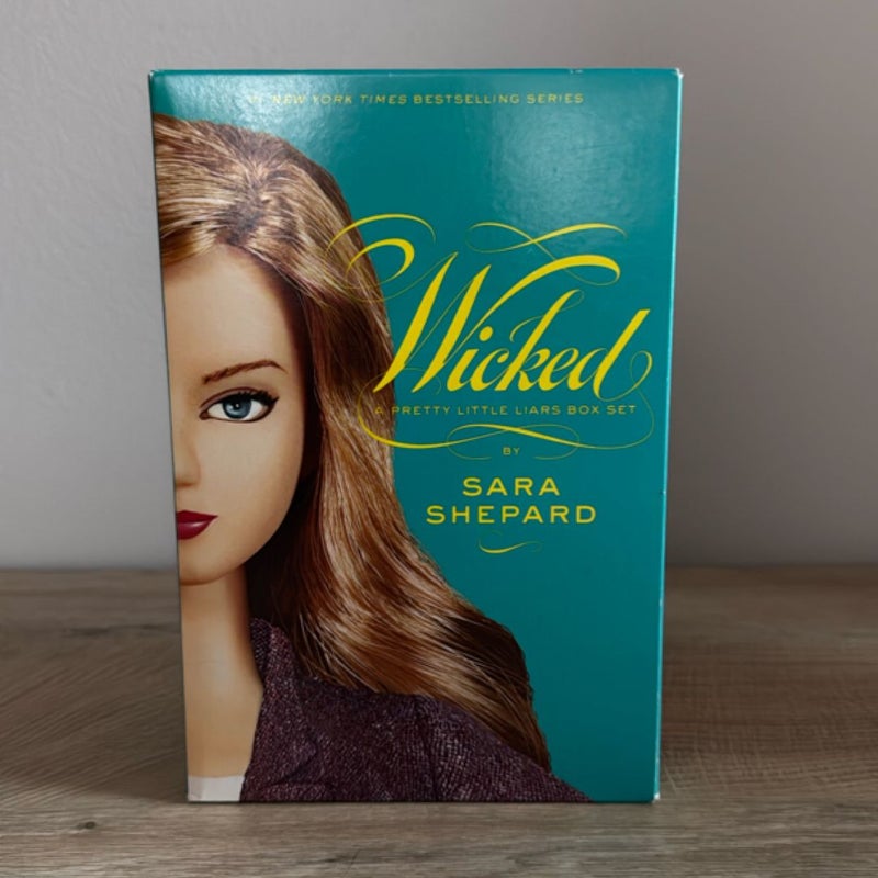 A Pretty Little Liars Box Set: Wicked: the Second Collection