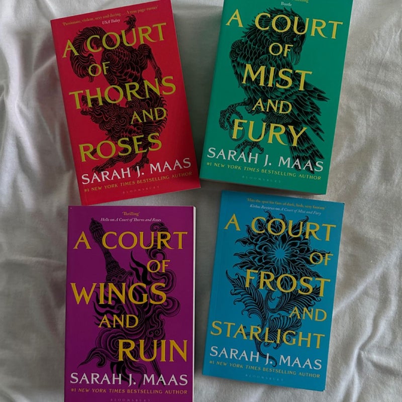 A Court of Thorn And Roses: 4 Books