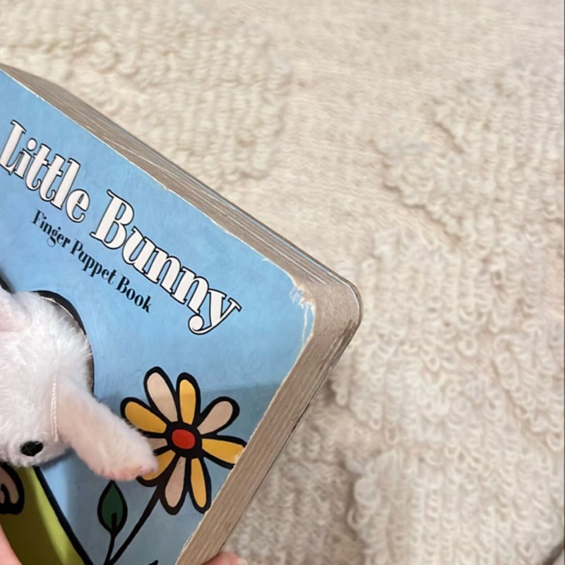 Little Bunny: Finger Puppet Book