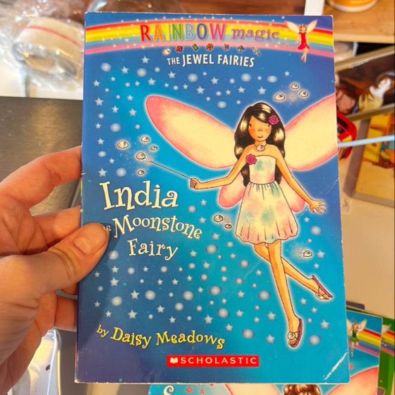 Rainbow Magic the Jewel Fairies Books 1-7 
