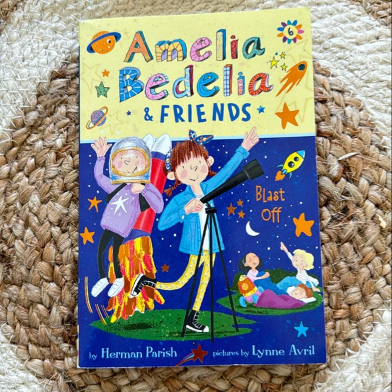 Amelia Bedelia and Friends #6: Amelia Bedelia and Friends Blast Off