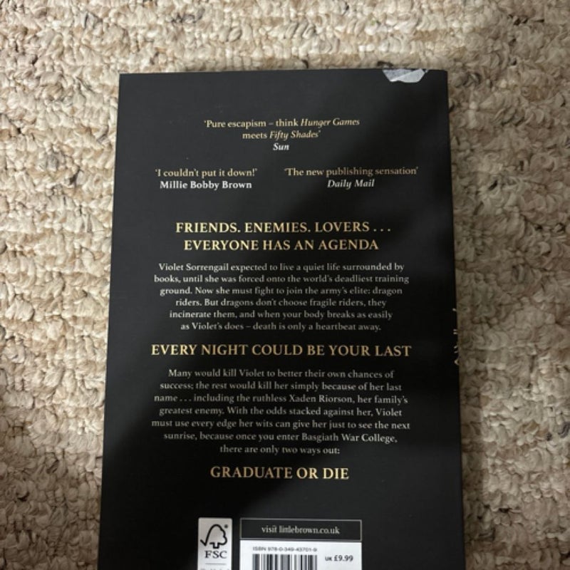 Fourth Wing uk cover rebecca yarros