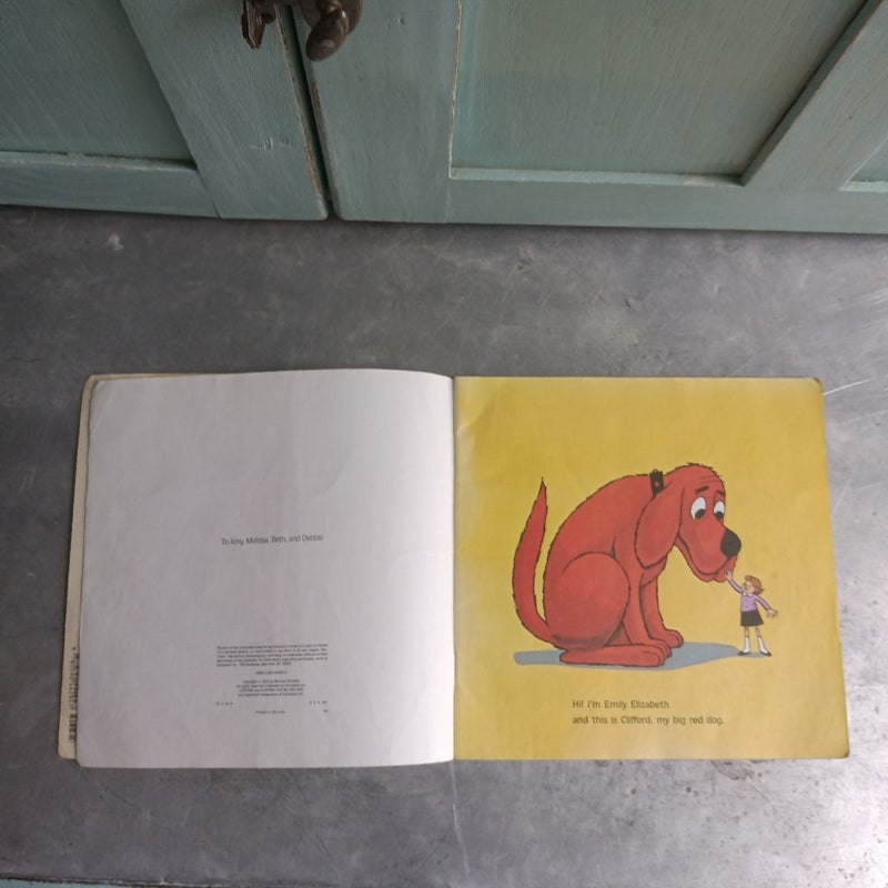 Clifford The Small Red Puppy