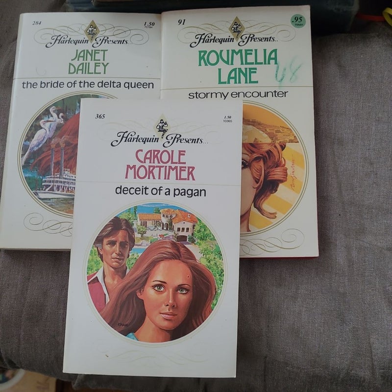 Harlequin Presents Vintage Bundle