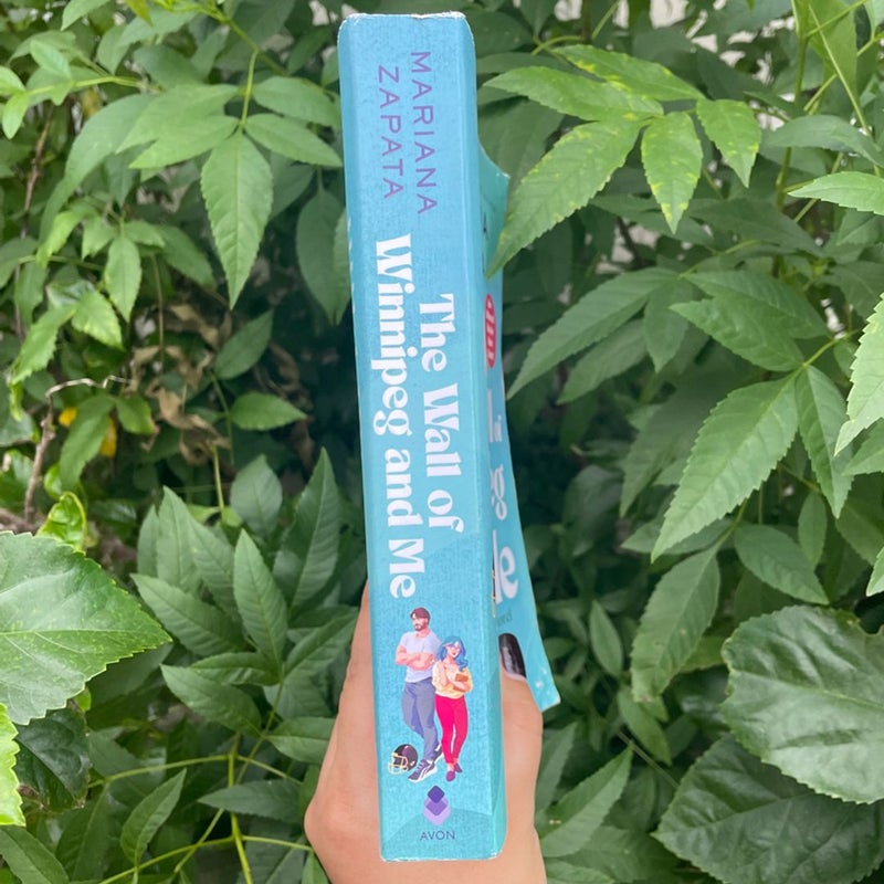 The Wall of Winnipeg and Me by Mariana Zapata, Paperback Pangobooks