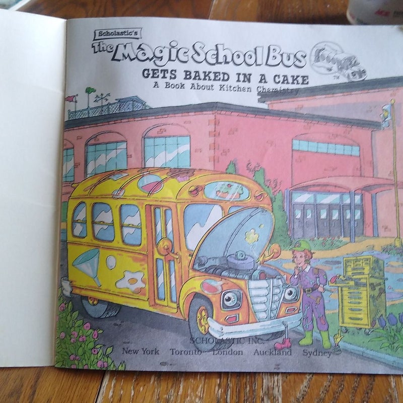 The Magic School Bus Gets Baked in a Cake