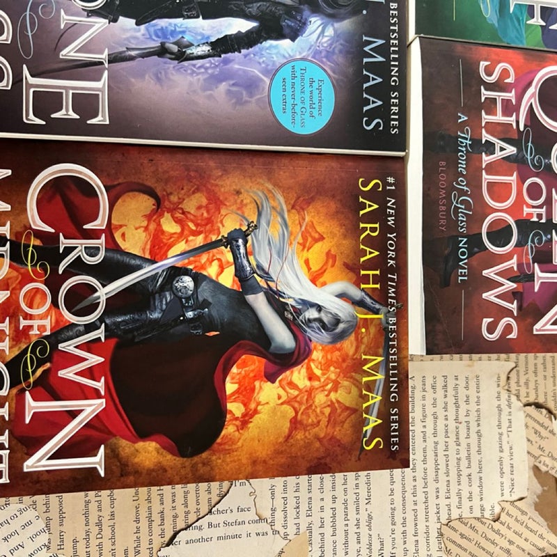 Throne of Glass  paperback set and in perfect condition