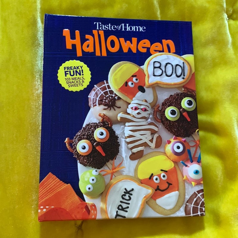 Taste of Home Halloween Mini Binder