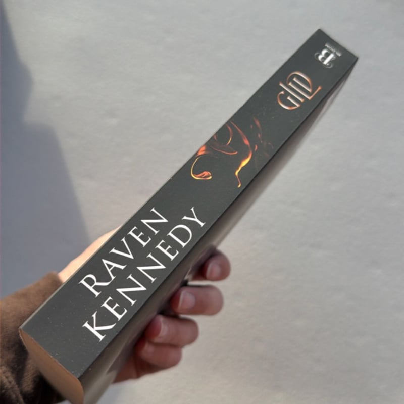 Gild by Raven Kennedy, Paperback | Pangobooks