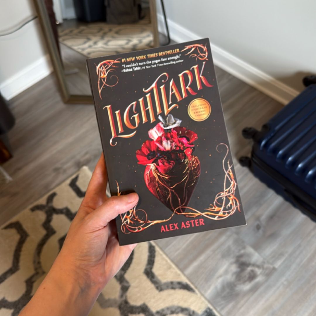 Lightlark (the Lightlark Saga Book 1)