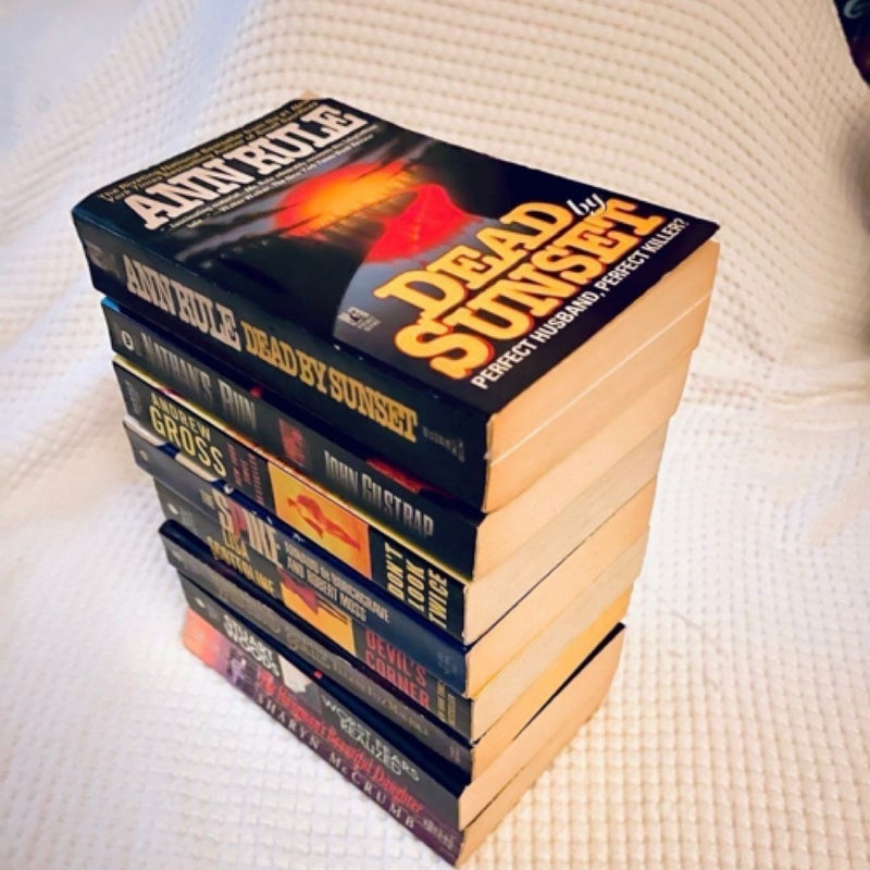 Bundle of 8 paperback Non-fiction and fiction murder/mystery.