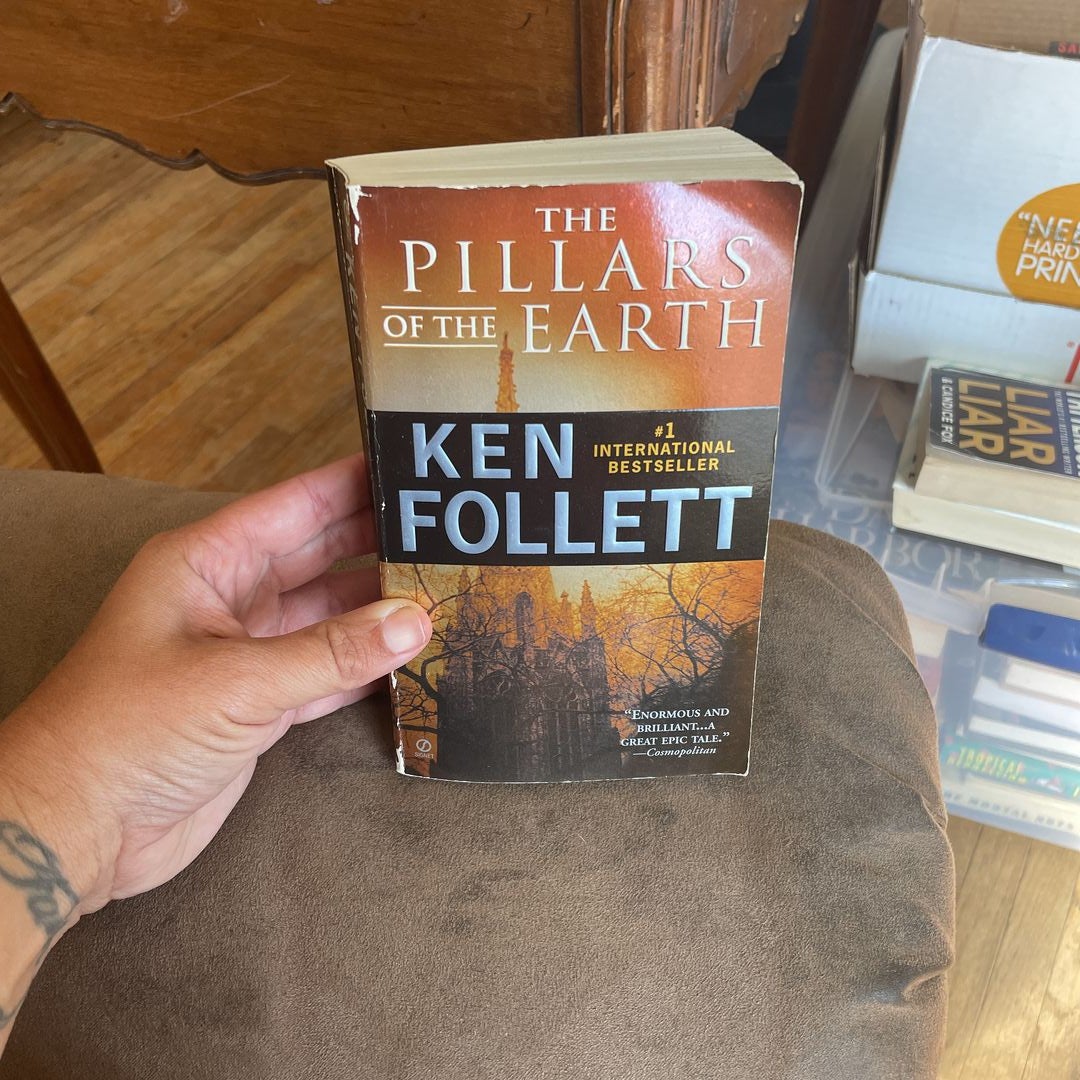 The Pillars of the Earth by Ken Follett, Paperback Pangobooks
