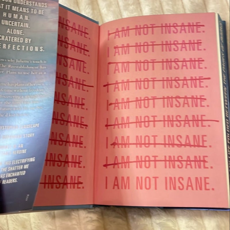 Shatter Me Collector's Deluxe Limited Edition