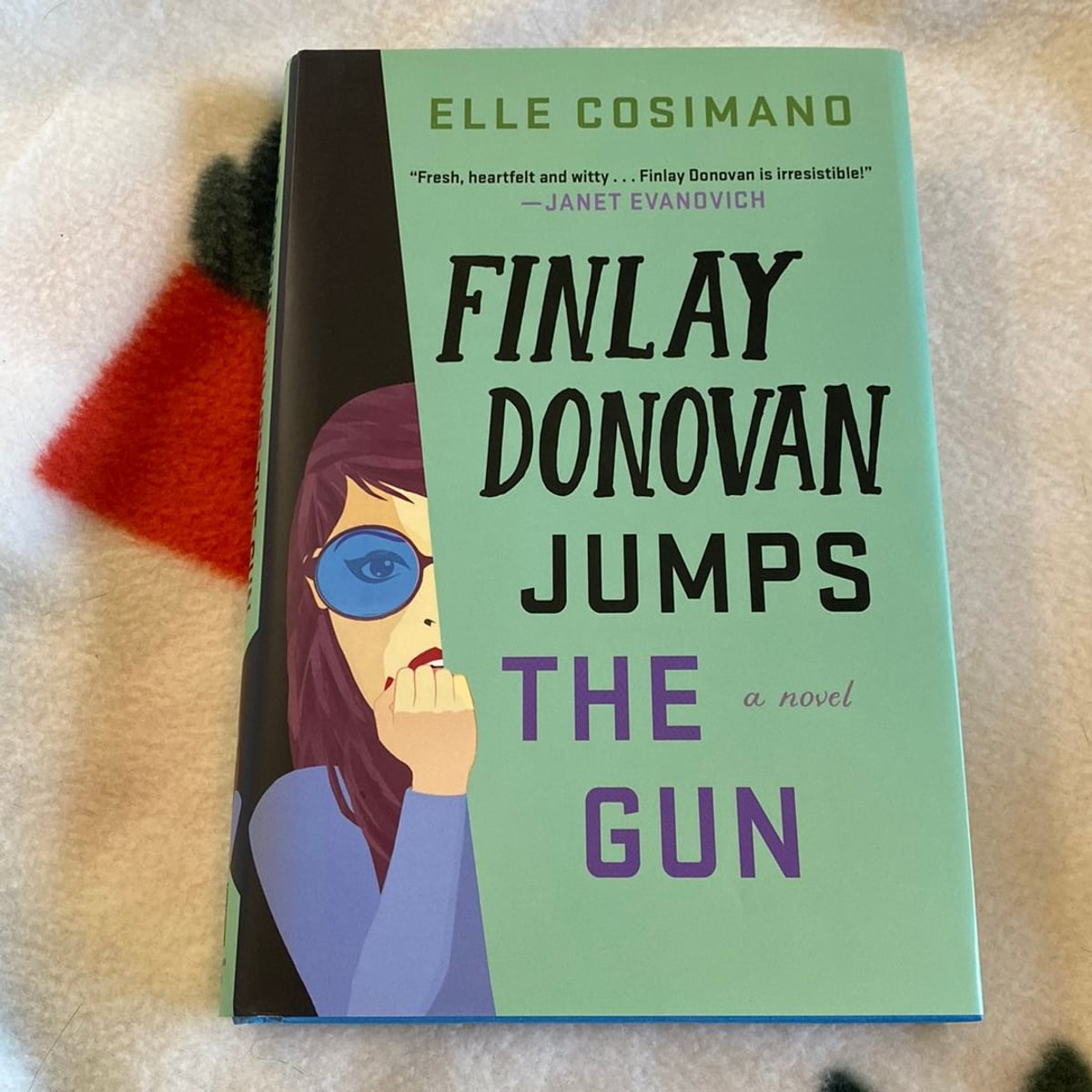 Finlay Donovan Jumps the Gun by Elle Cosimano, Hardcover | Pangobooks