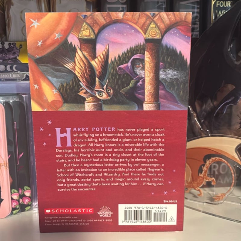 Harry Potter and the Sorcerer's Stone (Stenciled Edges) (Harry Potter, Book 1)