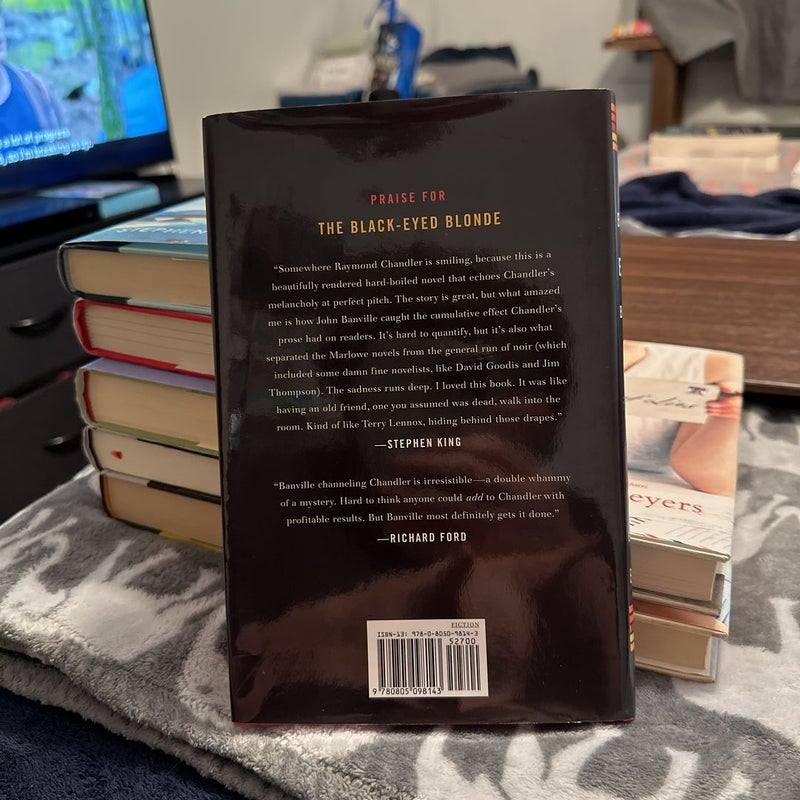 (First Edition) The Black-Eyed Blonde