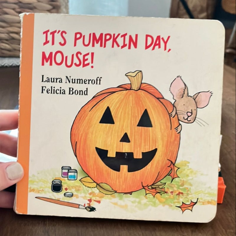 It's Pumpkin Day, Mouse!