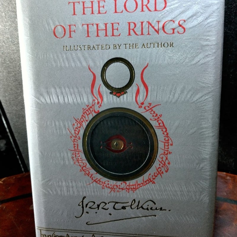 The Lord of the Rings Illustrated (Tolkien Illustrated Editions): Tolkien,  J. R. R.: 9780358653035: : Books