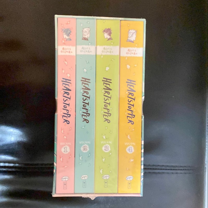 Heartstopper #1-4 Box Set