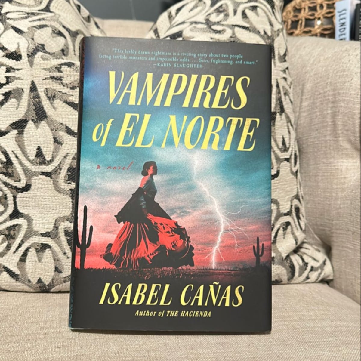 Vampires of el Norte by Isabel Cañas, Hardcover Pangobooks