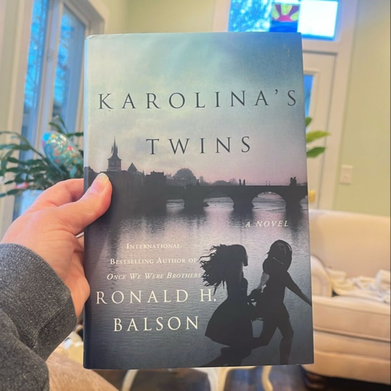 Karolina's Twins