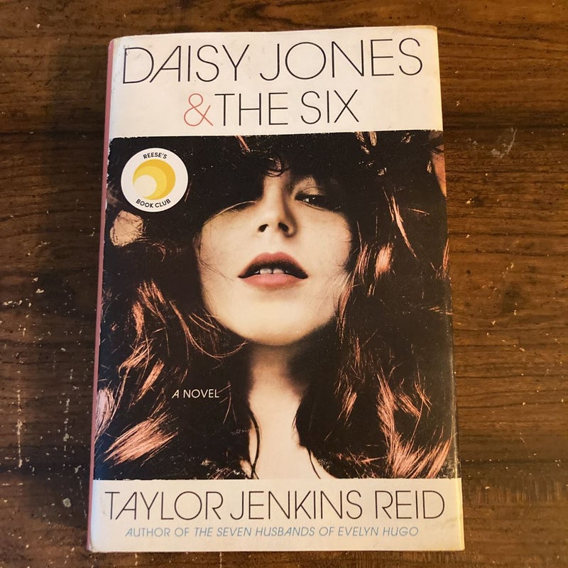 Daisy Jones and the Six by Taylor Jenkins Reid, Hardcover Pangobooks