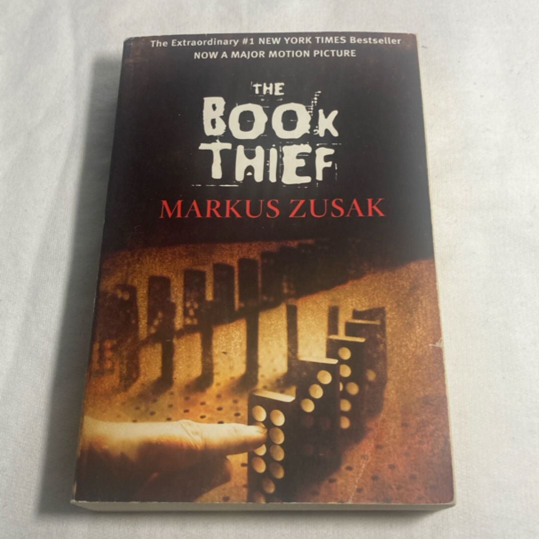 The Book Thief by Markus Zusak, Paperback | Pangobooks