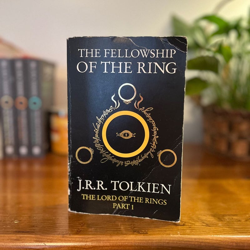 The Fellowship of the Ring (the Lord of the Rings, Book 1)