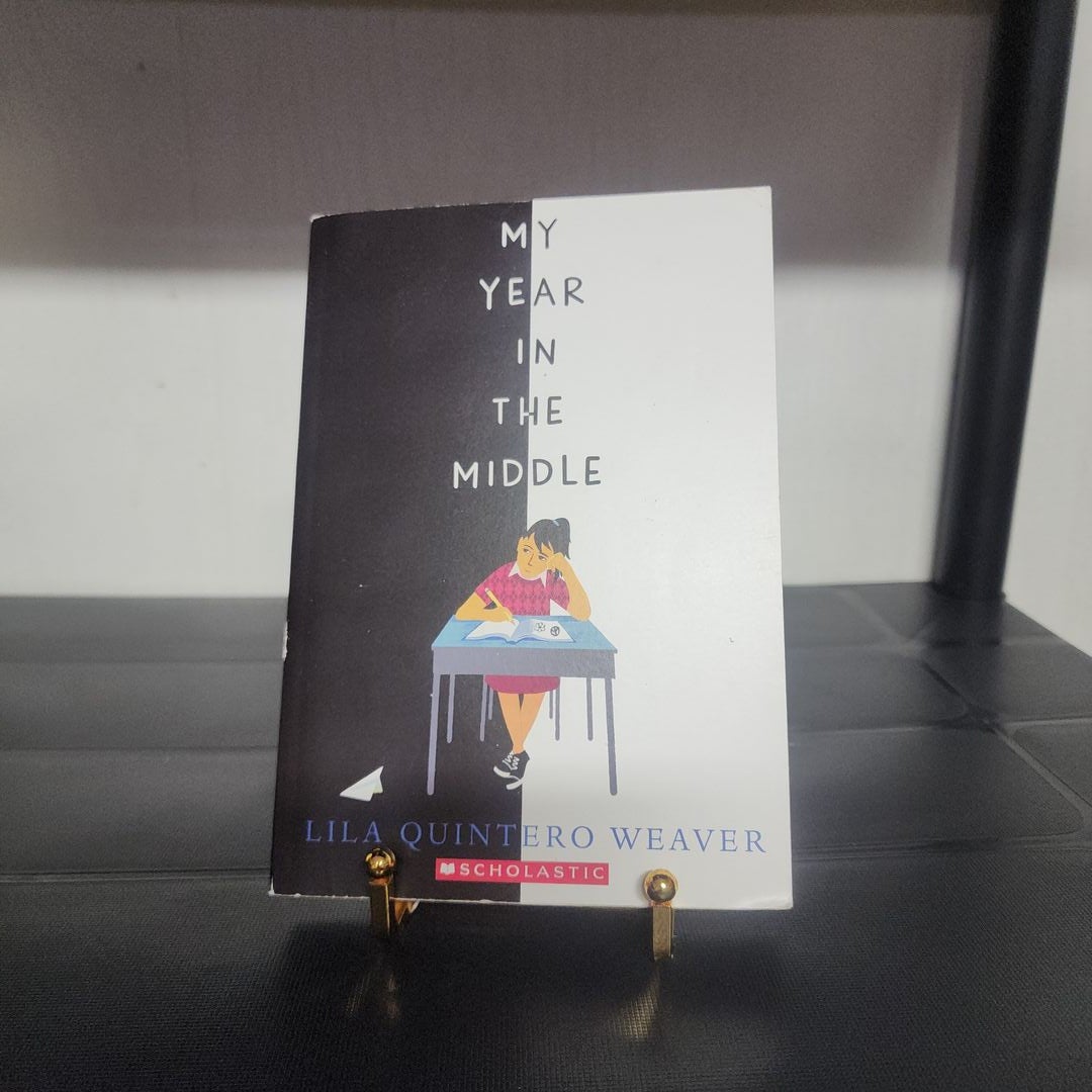 My Year in the Middle by Lila Quintero Weaver, Paperback Pangobooks