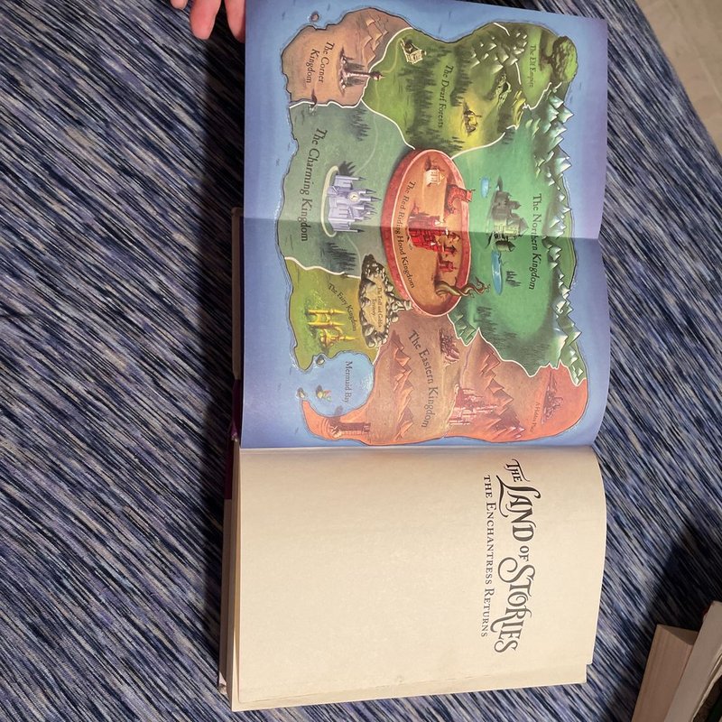 The Land of Stories the Enchantress Returns by Chris Colfer, Hardcover