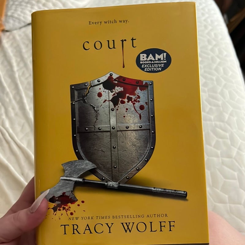 Court by Tracy Wolff, Hardcover Pangobooks