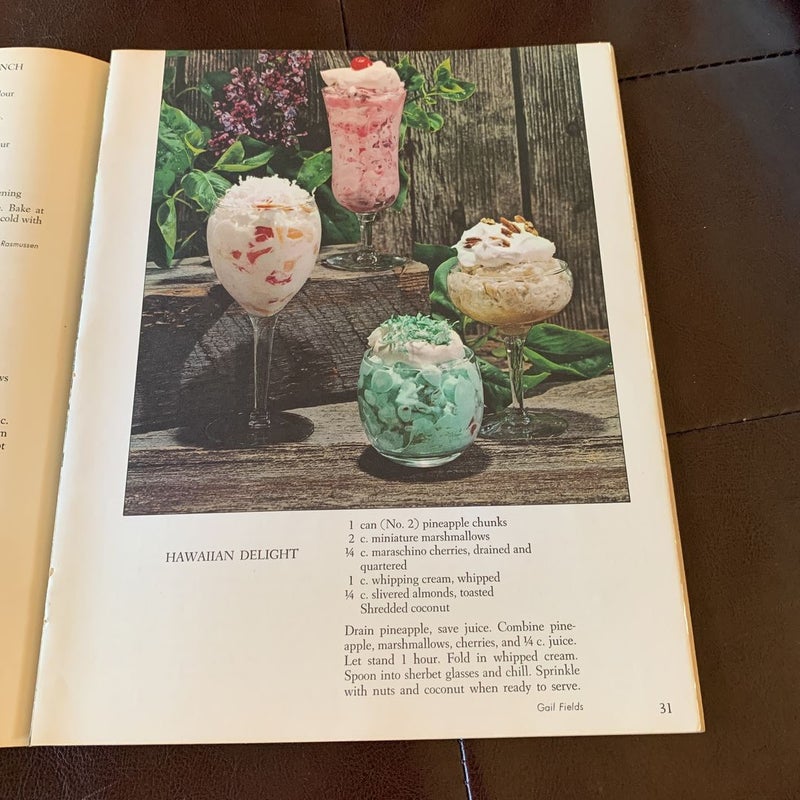 Ideals Family Dessert Cookbook