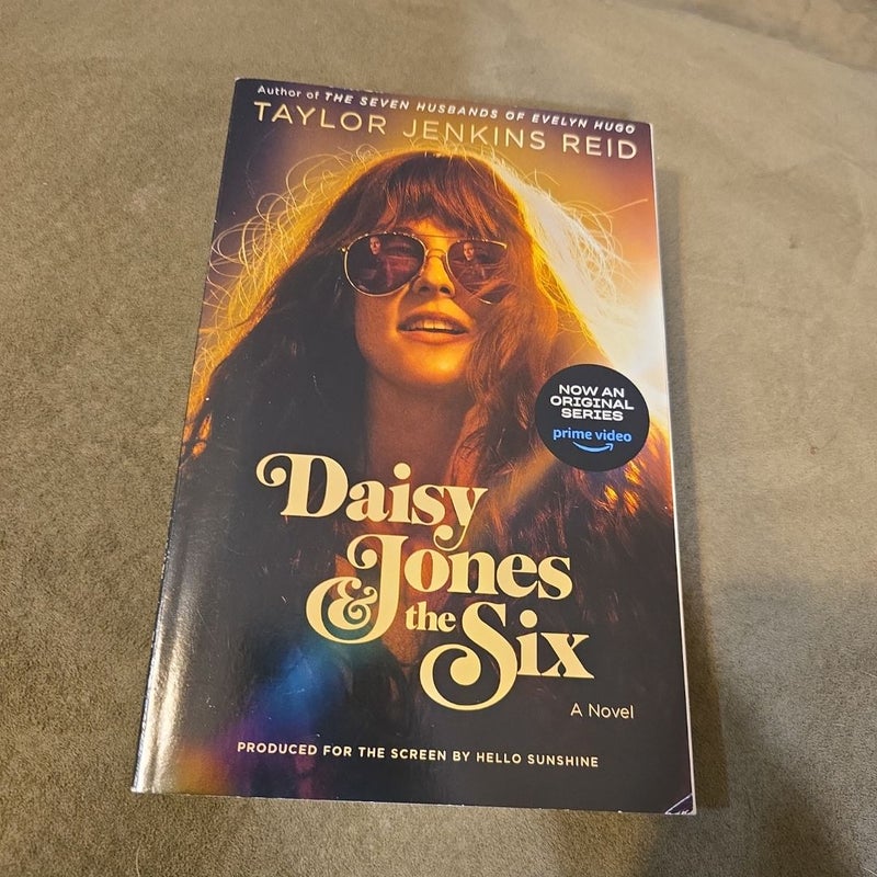 Daisy Jones and the Six (TV Tie-In Edition)