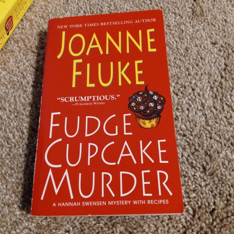 Fudge Cupcake Murder