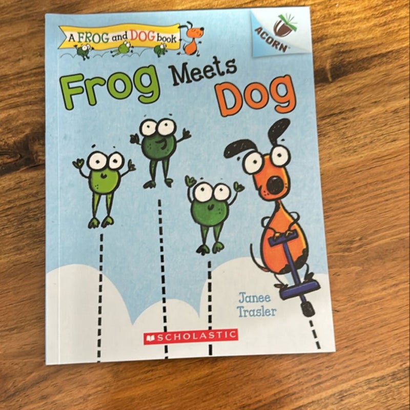 Frog Meets Dog / Rana Conoce Perro (Scholastic Bilingual): un Libro de la Serie Acorn