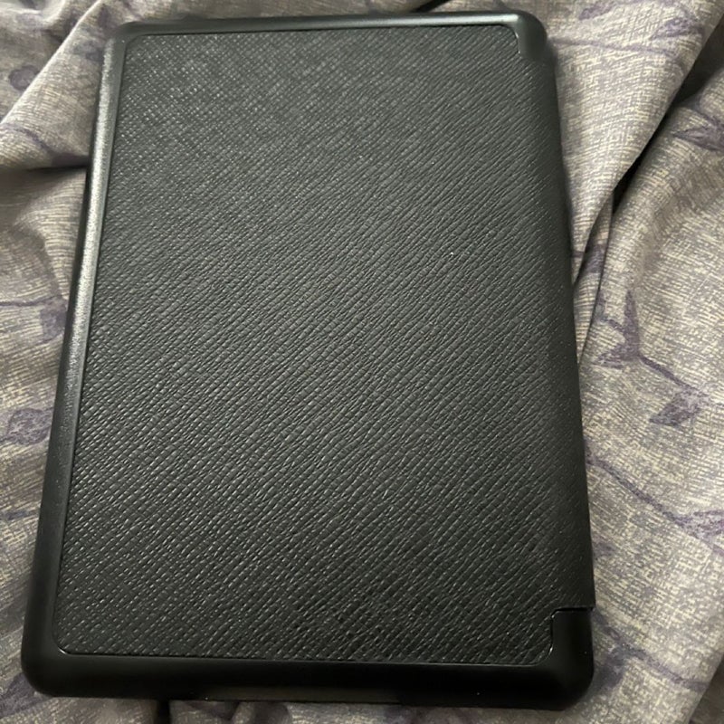 Kindle Paperwhite – (previous generation - 2018 release) Waterproof with more than 2x the Storage with case & charger 